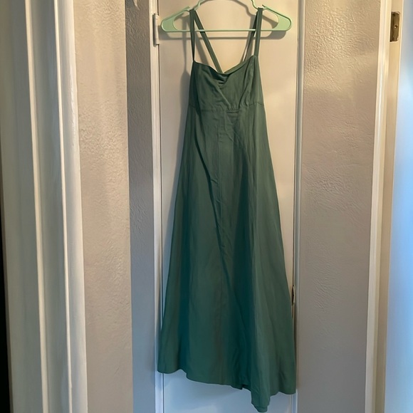 Madewell Dresses & Skirts - Madewell Green linen dress with adjustable straps and zipper. Never been worn